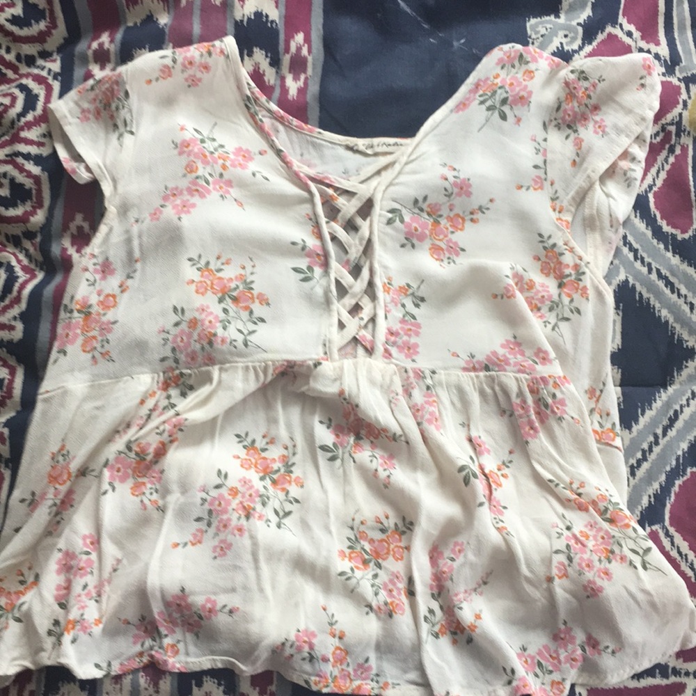 Like new top perfect for fall and summer
